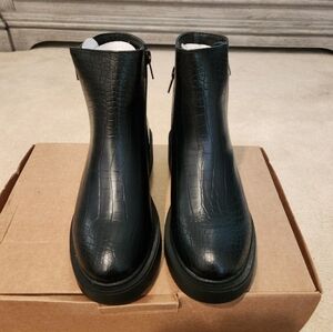 Topshop Kai zip side flat boot in black